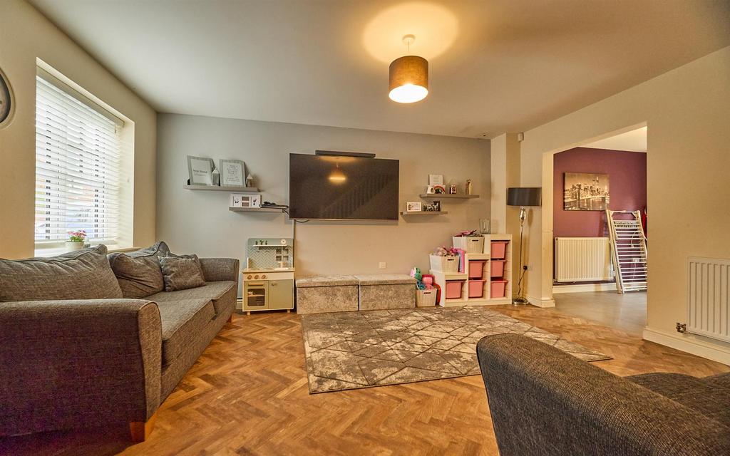Lounge to Front
