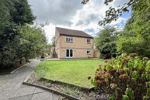 undefined, Highlands Close, Bradford BD7