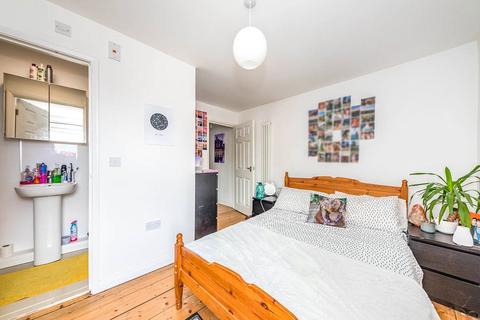 4 bedroom terraced house to rent, Wincheap, Kent CT1