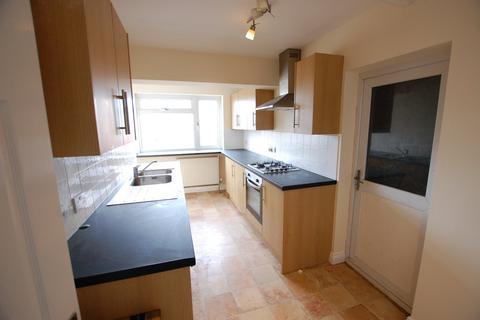 3 bedroom semi-detached house to rent, Gilbert Road, Bristol BS15