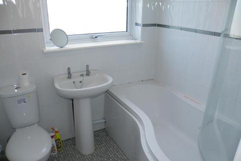 3 bedroom semi-detached house to rent, Gilbert Road, Bristol BS15