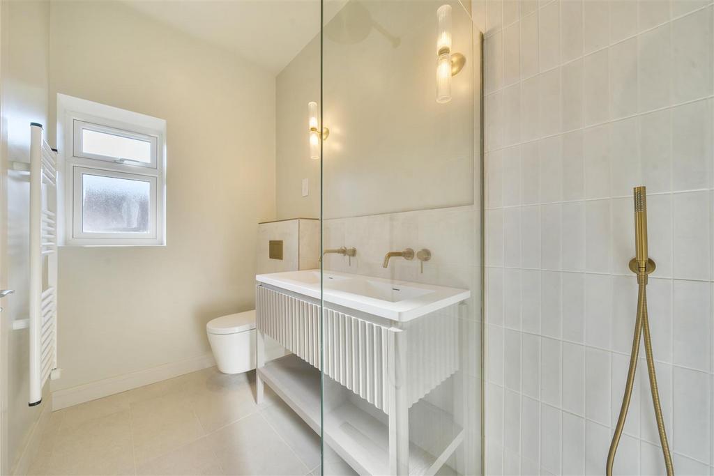 En-Suite Bathroom