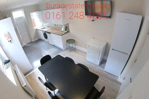 3 bedroom semi-detached house to rent, Slade Lane, Manchester
