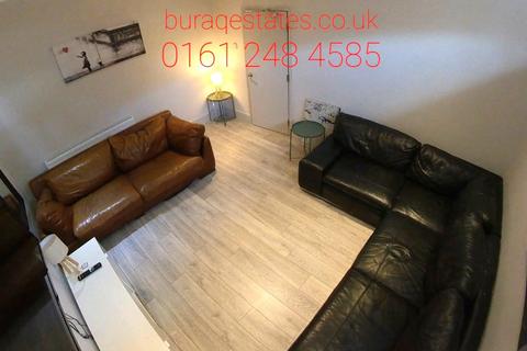 3 bedroom semi-detached house to rent, Slade Lane, Manchester