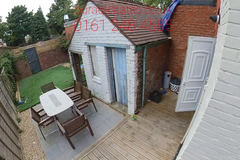 3 bedroom semi-detached house to rent, Slade Lane, Manchester