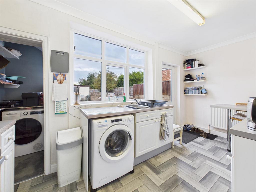 Kitchen: