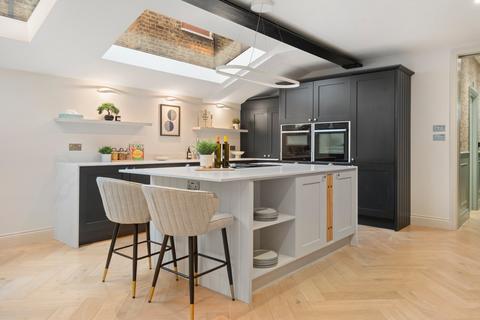 2 bedroom flat for sale, Wardo Avenue, Fulham, London