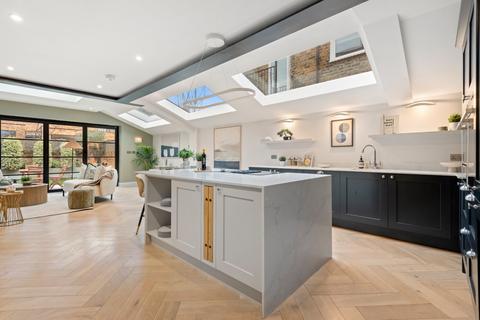 2 bedroom flat for sale, Wardo Avenue, Fulham, London
