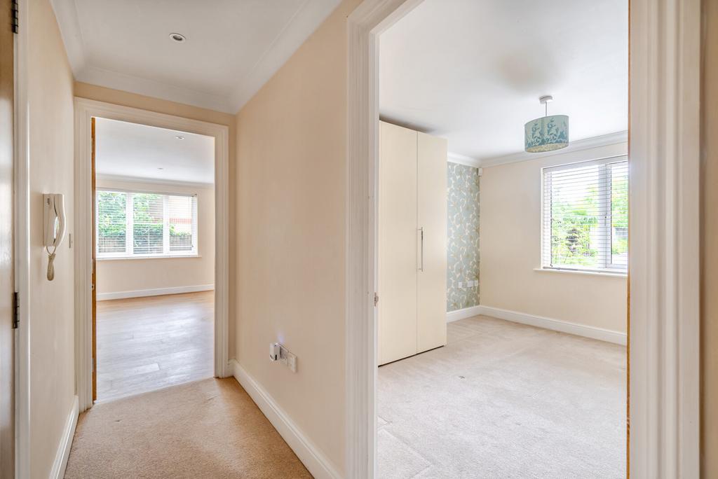 Bedroom/Hall