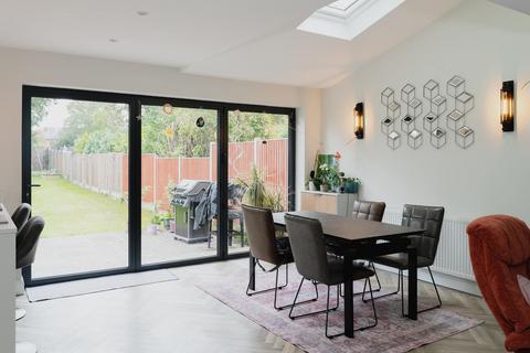 24 Read Road, Ashtead, KT21 2HS