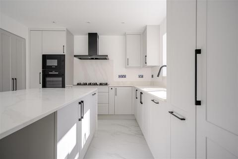 5 bedroom detached house for sale, Heathway, Ascot