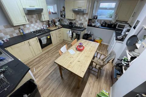 6 bedroom terraced house to rent, Hartley Avenue, Woodhouse, Leeds, LS6 2LP