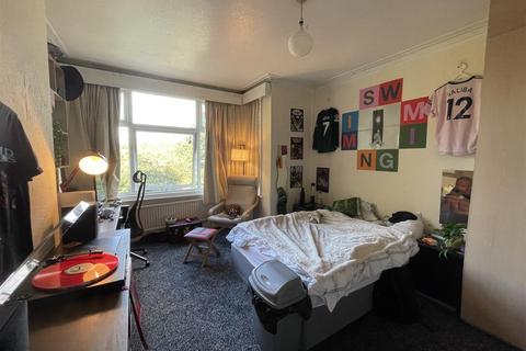 6 bedroom terraced house to rent, Hartley Avenue, Woodhouse, Leeds, LS6 2LP
