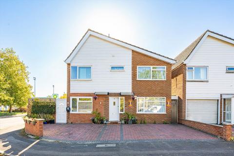 undefined, The Chase, Sunbury-On-Thames TW16