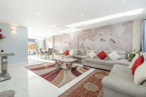 undefined, The Chase, Sunbury-On-Thames TW16