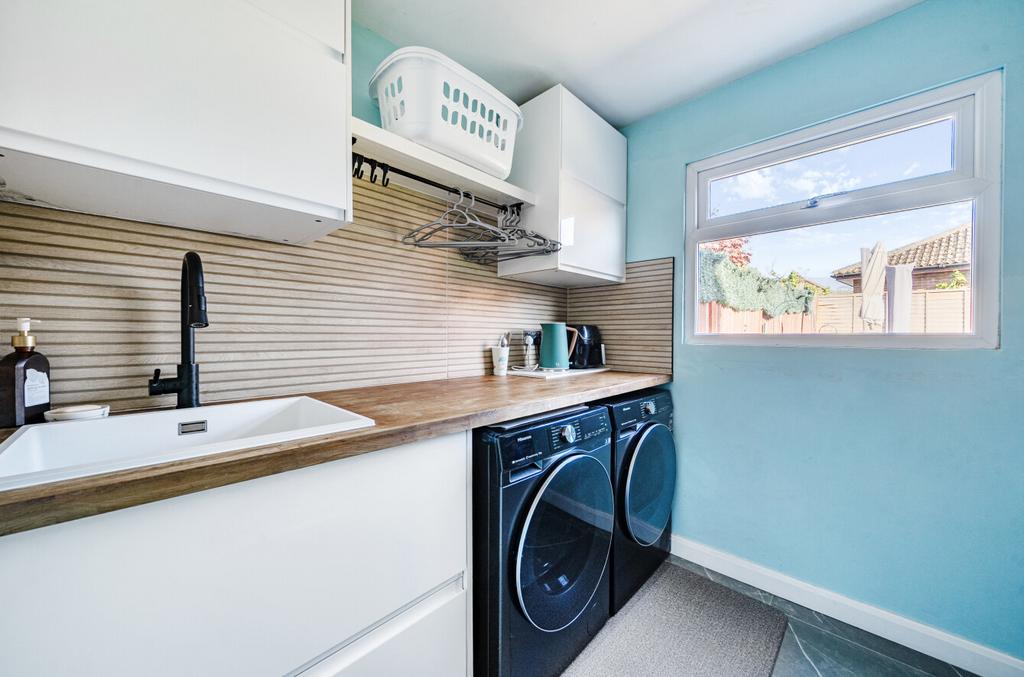 1363902-9-68e798e...