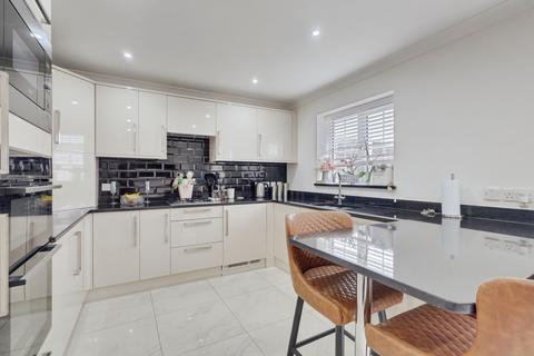 2 bedroom detached bungalow for sale, High Beeches, Benfleet, SS7