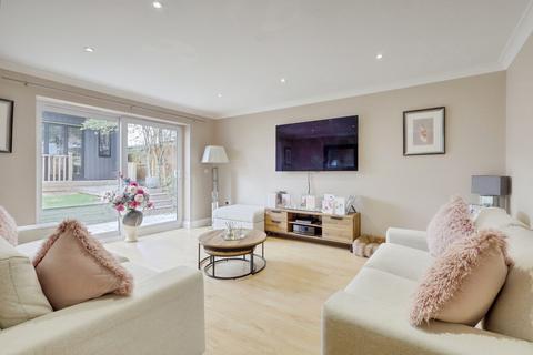 2 bedroom detached bungalow for sale, High Beeches, Benfleet, SS7
