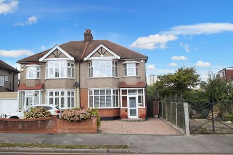 3 bedroom semi-detached house to rent, Broadmead Road, Woodford Green, IG8