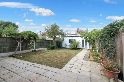 3 bedroom semi-detached house to rent, Broadmead Road, Woodford Green, IG8