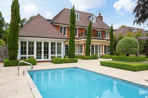 5 bedroom detached house to rent, The Barton, Cobham, Surrey, KT11