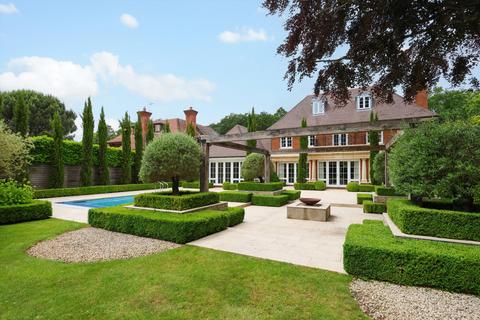 5 bedroom detached house to rent, The Barton, Cobham, Surrey, KT11