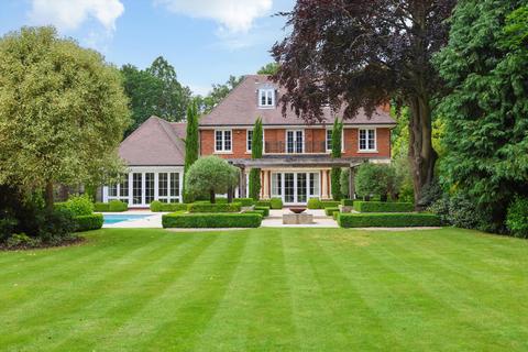 5 bedroom detached house to rent, The Barton, Cobham, Surrey, KT11