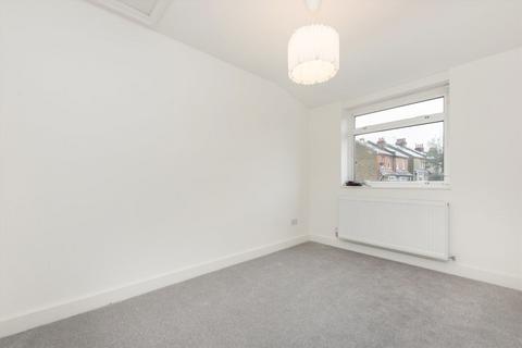 9 Campbell Close, Twickenham, TW2 5BZ
