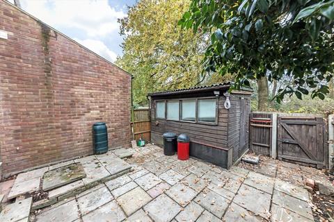 9 Campbell Close, Twickenham, TW2 5BZ