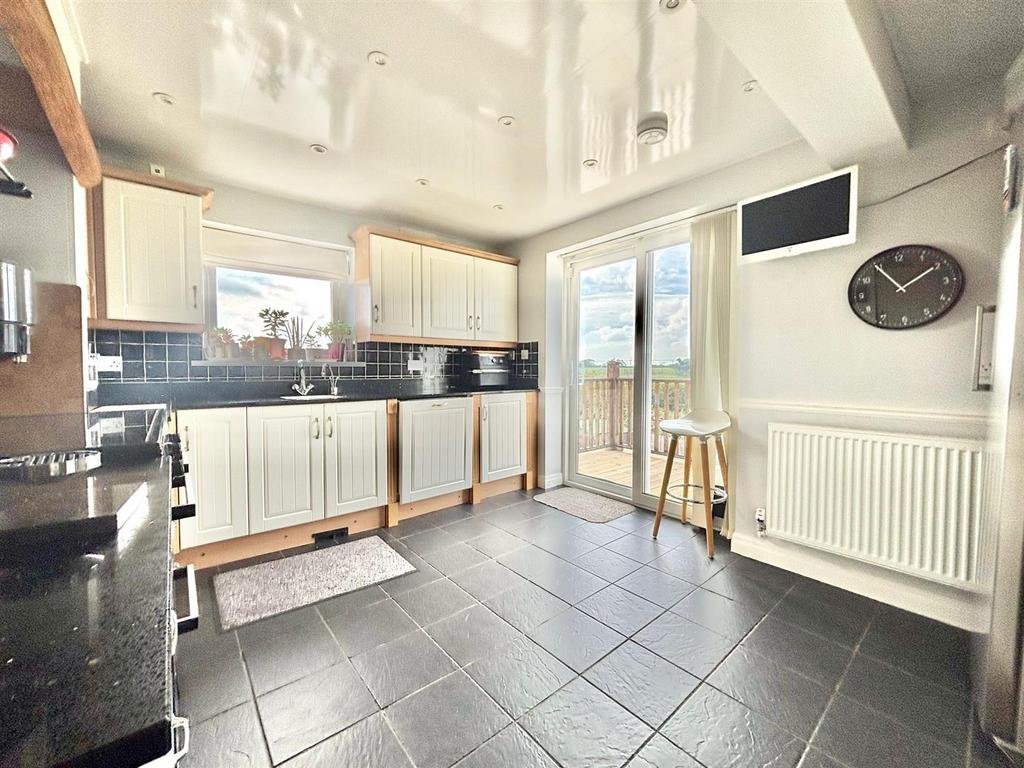 Kitchen (First Floor)