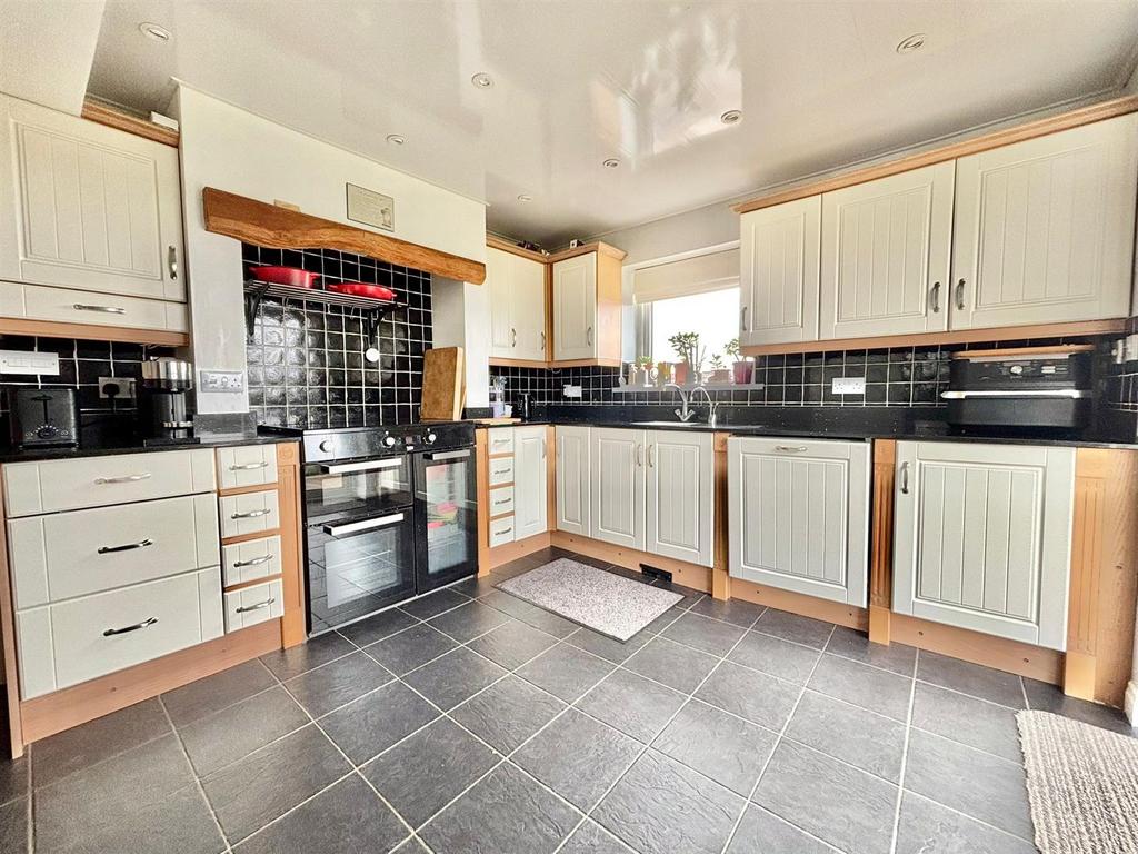 Kitchen (First Floor)