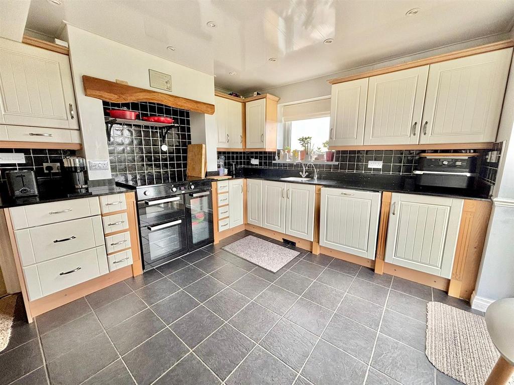 Kitchen (First Floor)