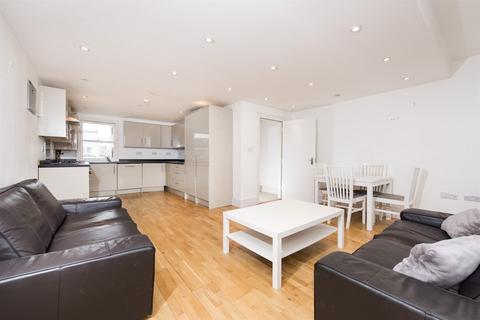 3 bedroom apartment to rent, Arlesford Road, SW9