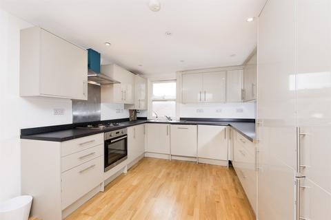 3 bedroom apartment to rent, Arlesford Road, SW9