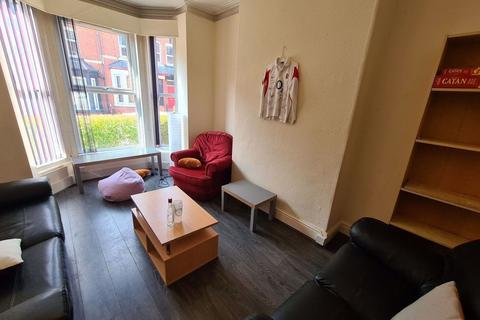 4 bedroom house to rent, Hessle View, Leeds LS6