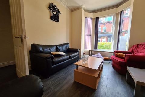 4 bedroom house to rent, Hessle View, Leeds LS6