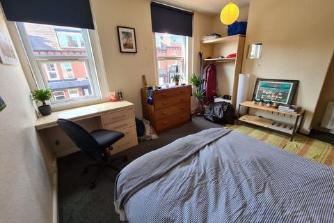 4 bedroom house to rent, Hessle View, Leeds LS6