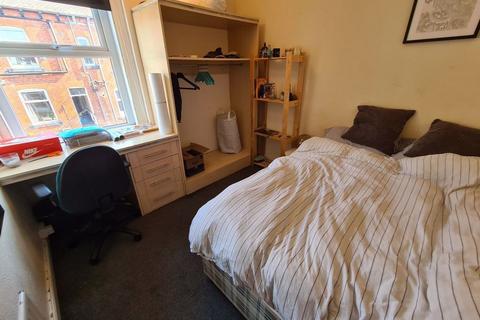 4 bedroom house to rent, Hessle View, Leeds LS6