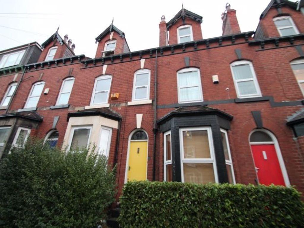 A charming traditional terraced house with vibr...