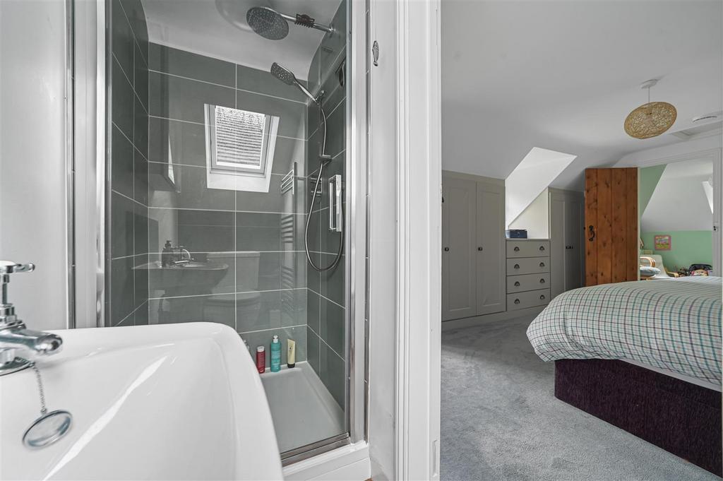 En suite to bedroom one