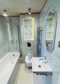 1 bedroom in a house share to rent, Addison Gardens, Surbiton, KT5 8DW