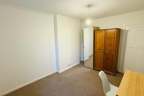 1 bedroom in a house share to rent, Addison Gardens, Surbiton, KT5 8DW