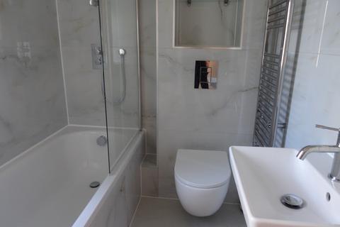 1 bedroom in a house share to rent, Addison Gardens, Surbiton, KT5 8DW