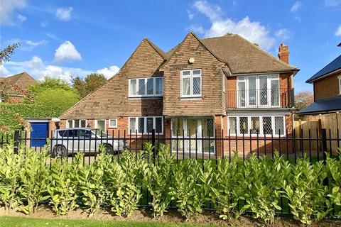 Cricket Way, Weybridge, KT13