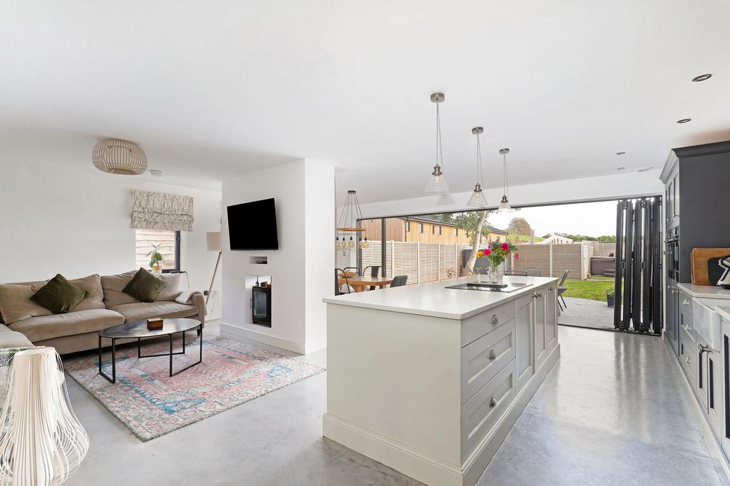 Kitchen / Dining