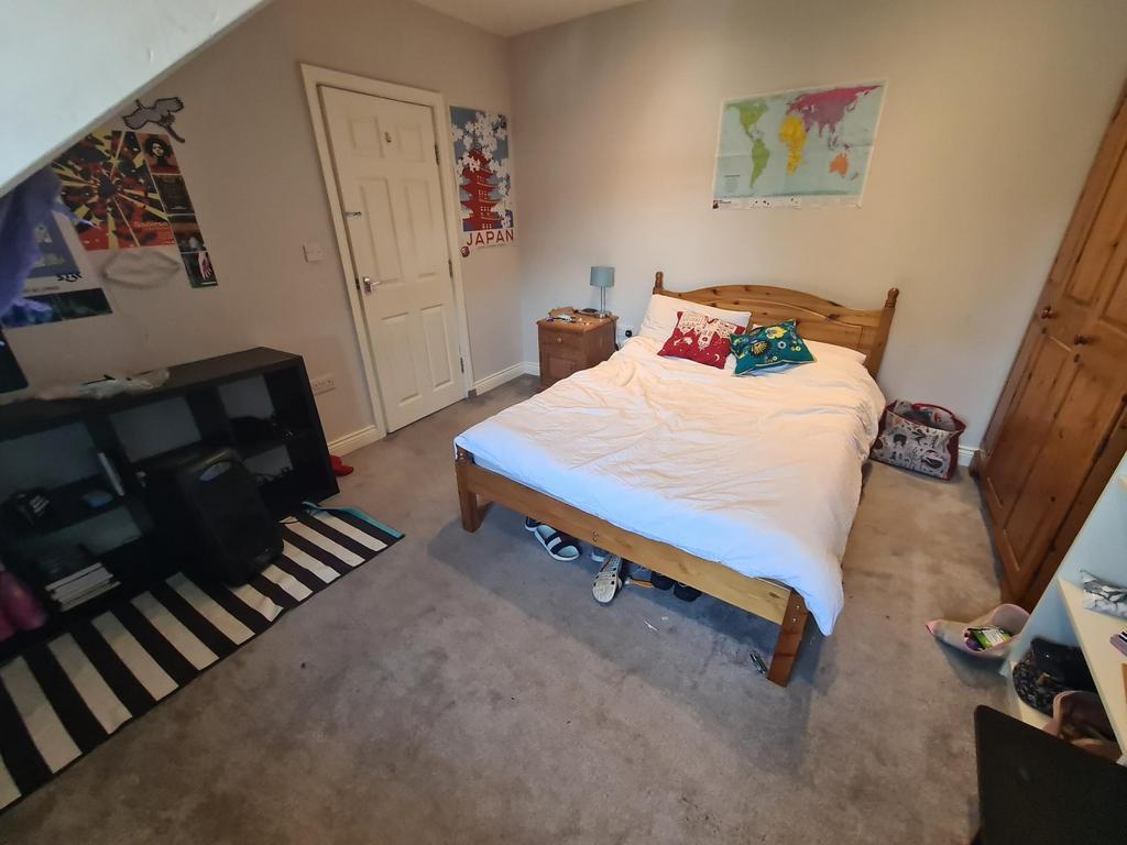 A cozy and well-maintained double bedroom featu...