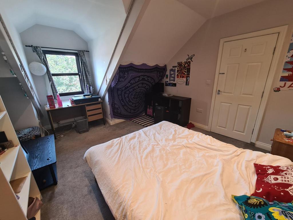 A cozy double bedroom featuring a comfortable b...