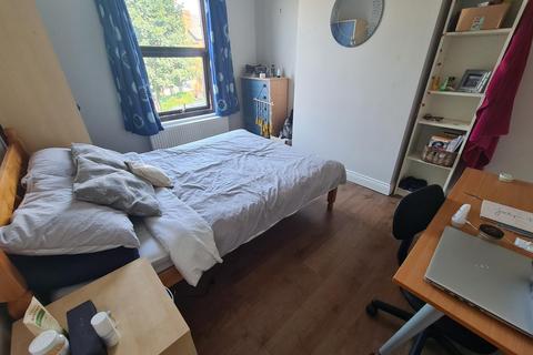 4 bedroom house to rent, Wrangthorn Terrace, Leeds LS6