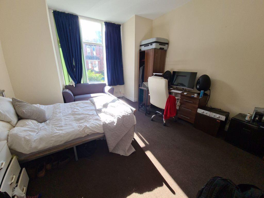 A welcoming bedroom featuring a double bed and ...