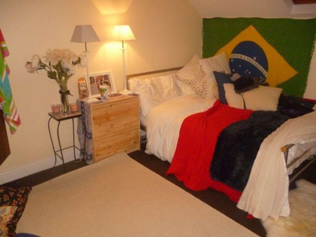 A spacious and well-maintained bedroom featurin...